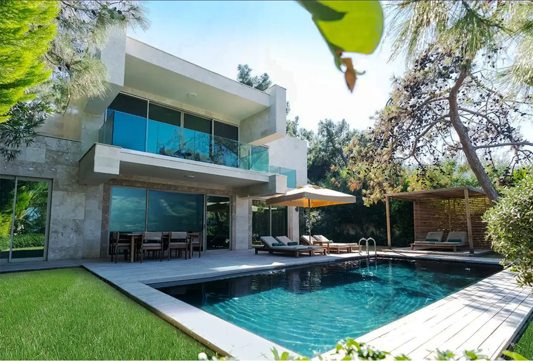 Superior Pool Suite